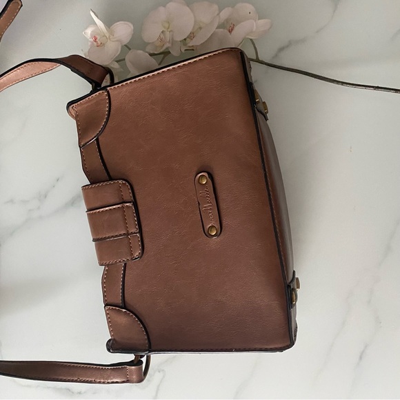 Simply Noelle structured crossbody - Picture 2 of 9